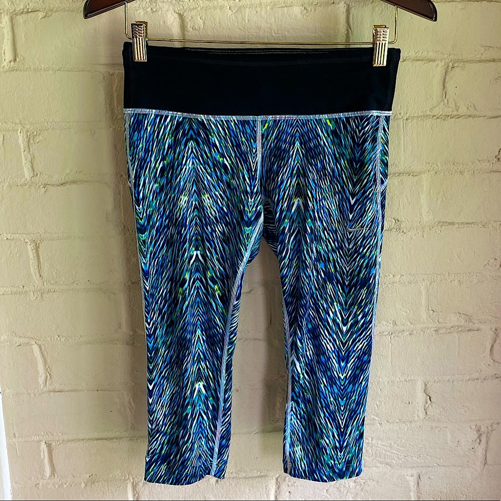 Nike Dri-fit small blue white green feather like pattern workout leggings